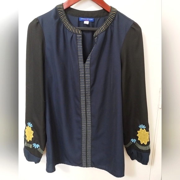 Embroidered Pineapple Two Tone Blouse - Picture 3 of 7